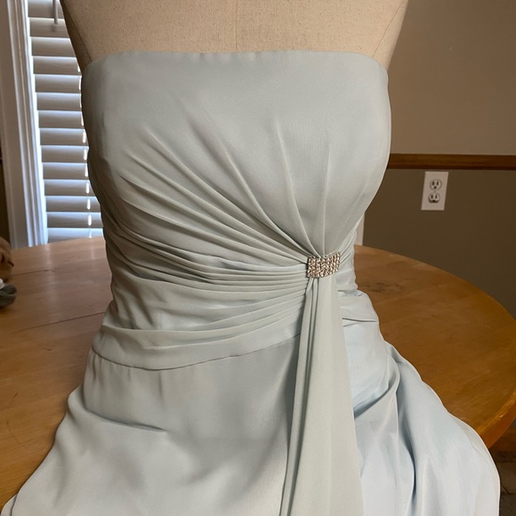 Dress - Picture 5 of 6